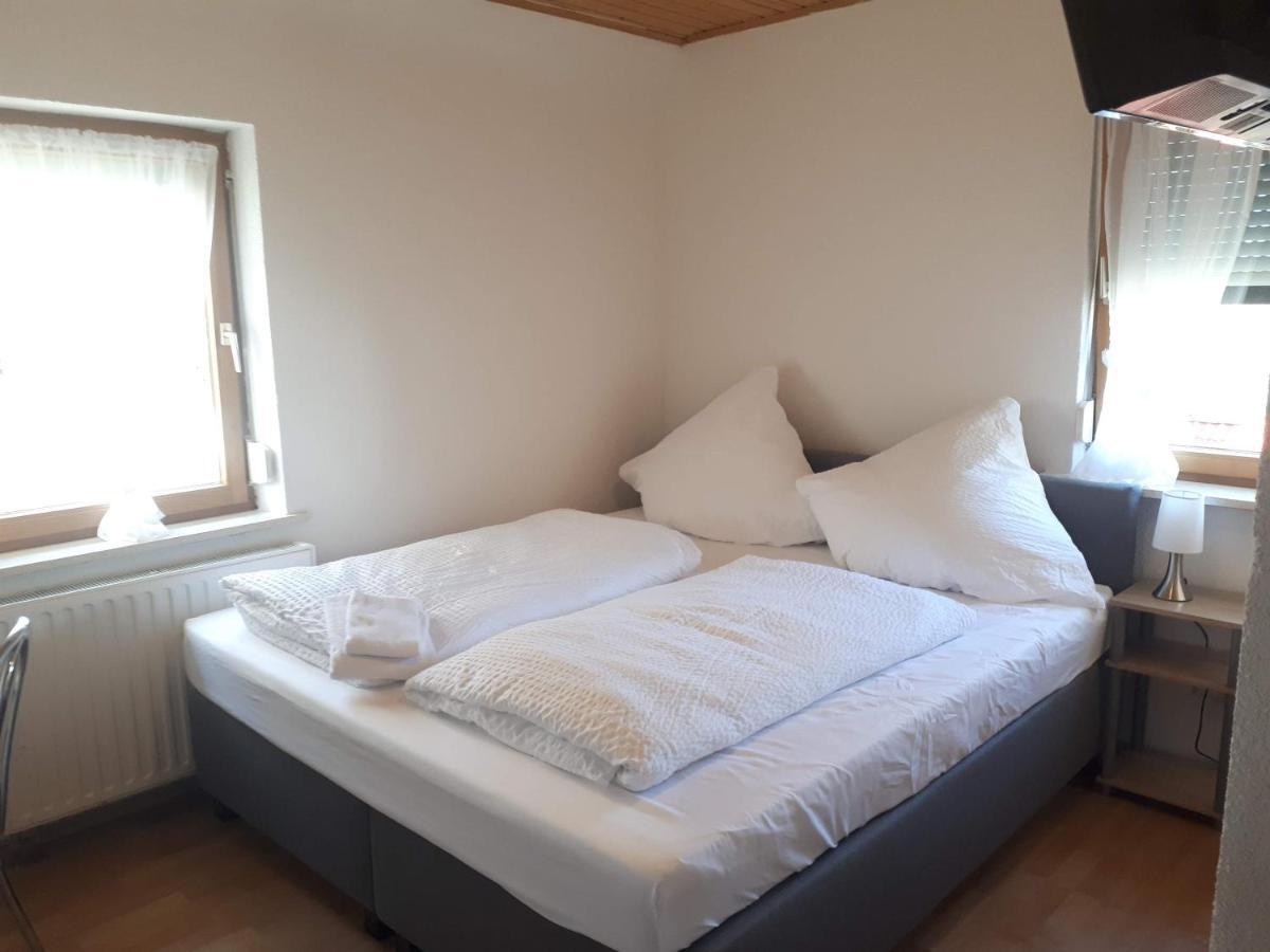 Gaestehaus Pension Waldhorn Weilen unter den Rinnen Экстерьер фото