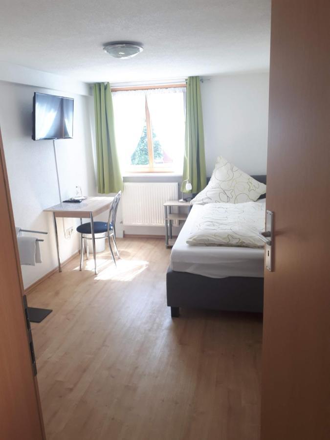 Gaestehaus Pension Waldhorn Weilen unter den Rinnen Экстерьер фото